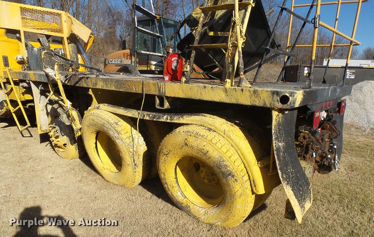 image for item DB7292 2011 International WorkStar 7500 paint striper truck