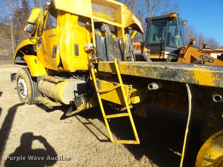 image for item DB7292 2011 International WorkStar 7500 paint striper truck