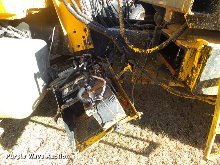 image for item DB7292 2011 International WorkStar 7500 paint striper truck