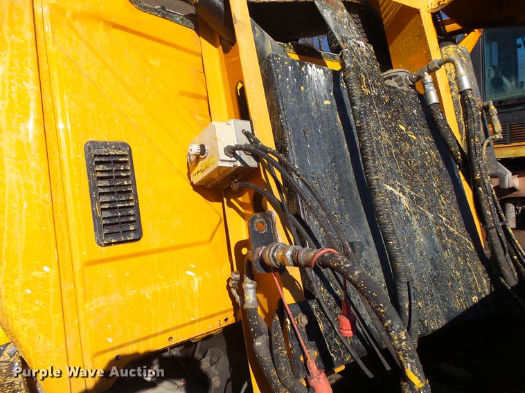 image for item DB7292 2011 International WorkStar 7500 paint striper truck