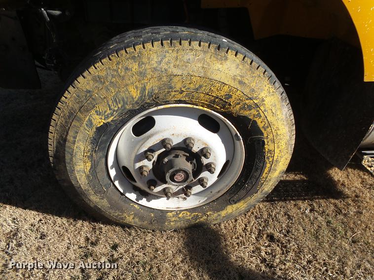 image for item DB7292 2011 International WorkStar 7500 paint striper truck