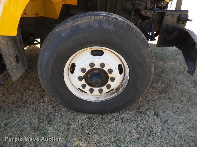 image for item DB7292 2011 International WorkStar 7500 paint striper truck