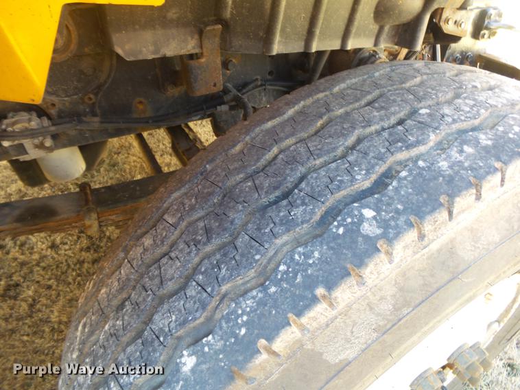 image for item DB7292 2011 International WorkStar 7500 paint striper truck