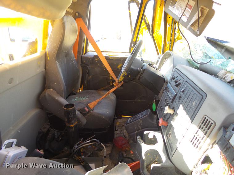 image for item DB7292 2011 International WorkStar 7500 paint striper truck