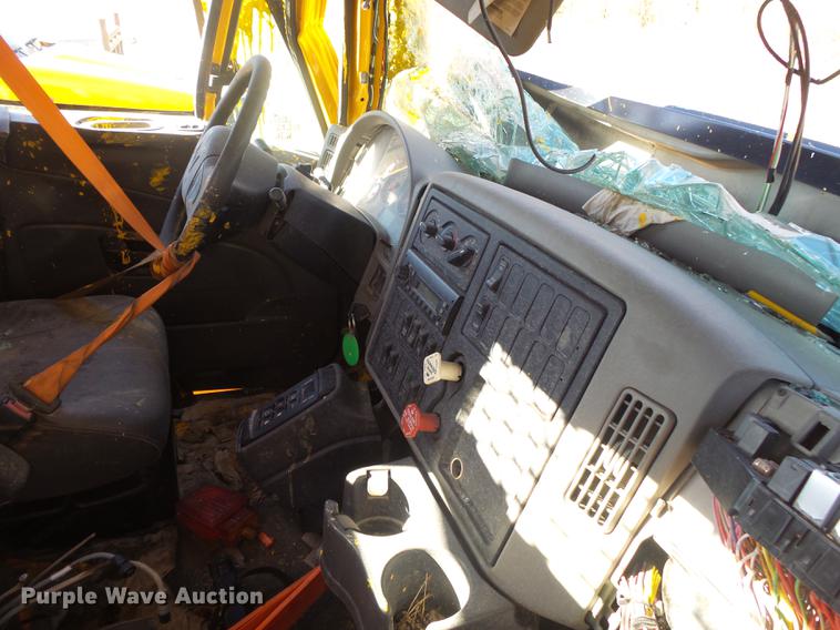 image for item DB7292 2011 International WorkStar 7500 paint striper truck