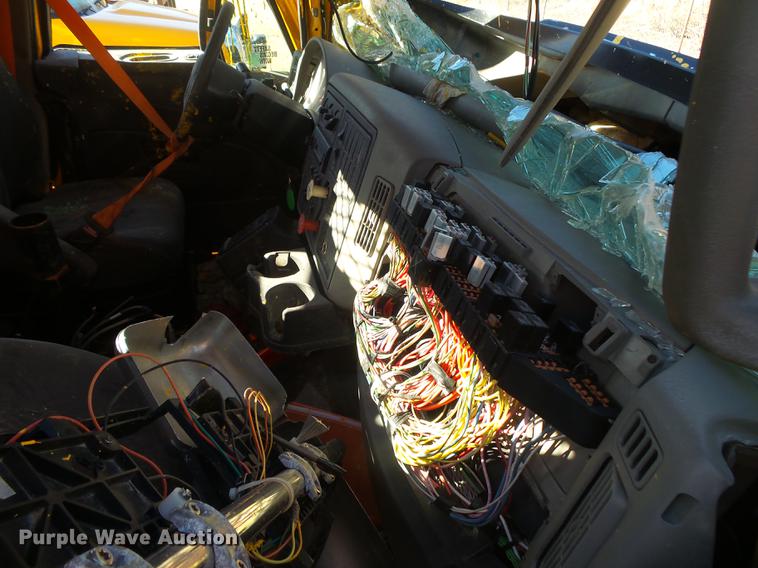 image for item DB7292 2011 International WorkStar 7500 paint striper truck