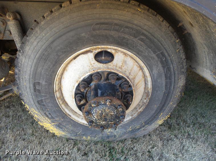 image for item DB7292 2011 International WorkStar 7500 paint striper truck