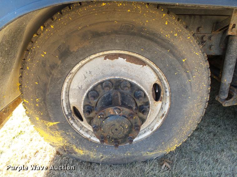 image for item DB7292 2011 International WorkStar 7500 paint striper truck