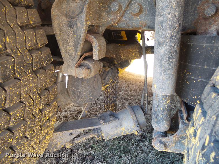 image for item DB7292 2011 International WorkStar 7500 paint striper truck