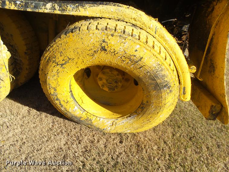 image for item DB7292 2011 International WorkStar 7500 paint striper truck