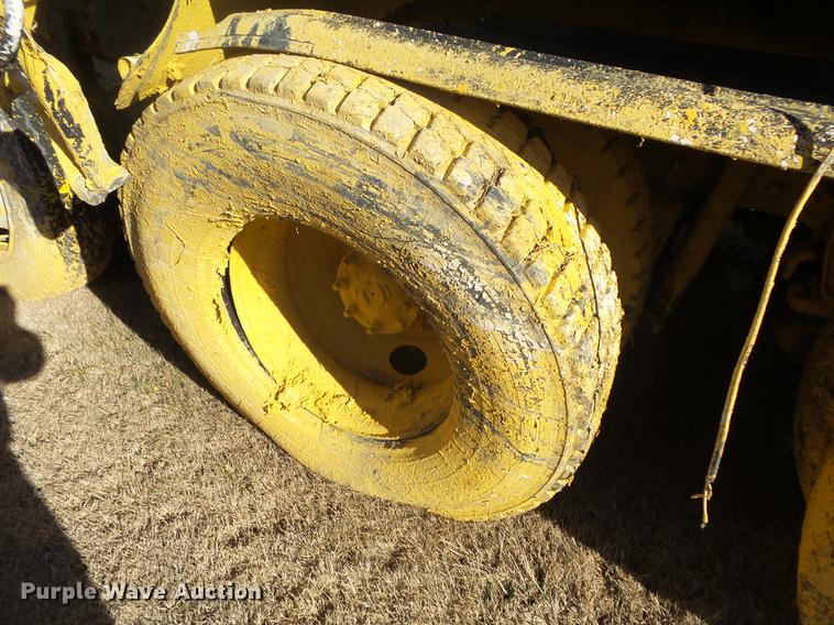 image for item DB7292 2011 International WorkStar 7500 paint striper truck