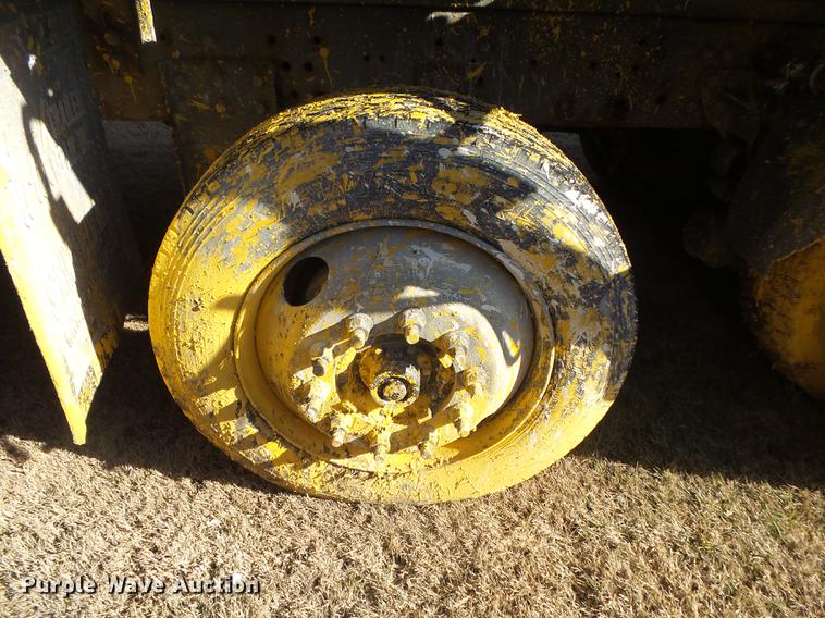 image for item DB7292 2011 International WorkStar 7500 paint striper truck