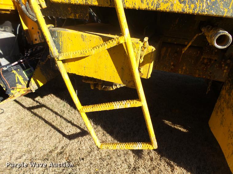 image for item DB7292 2011 International WorkStar 7500 paint striper truck