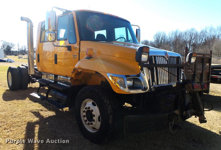 image for item DB7293 2005 International 7400 cab and chassis