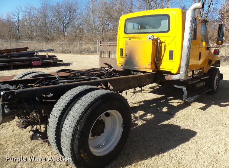 image for item DB7293 2005 International 7400 cab and chassis