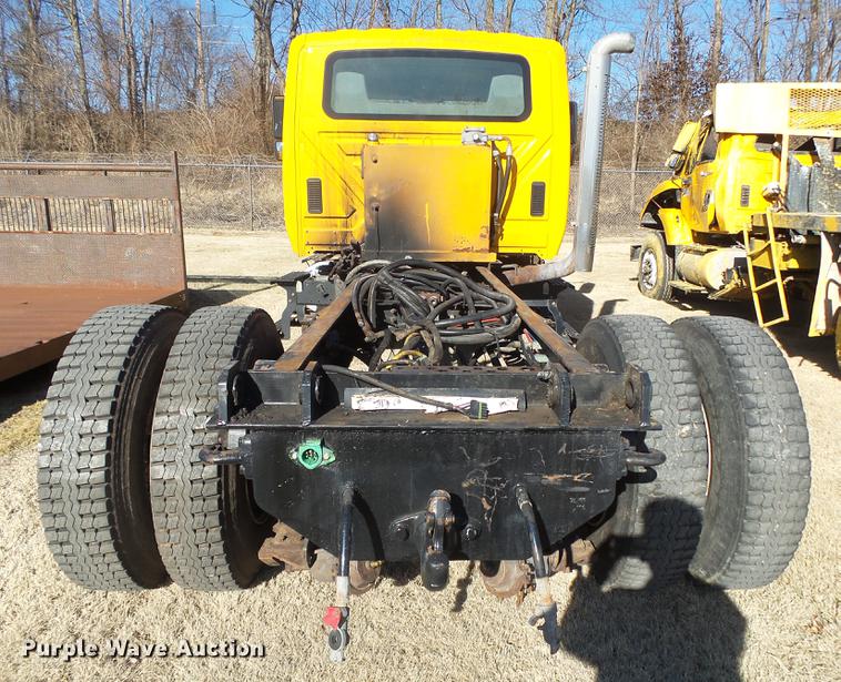 image for item DB7293 2005 International 7400 cab and chassis