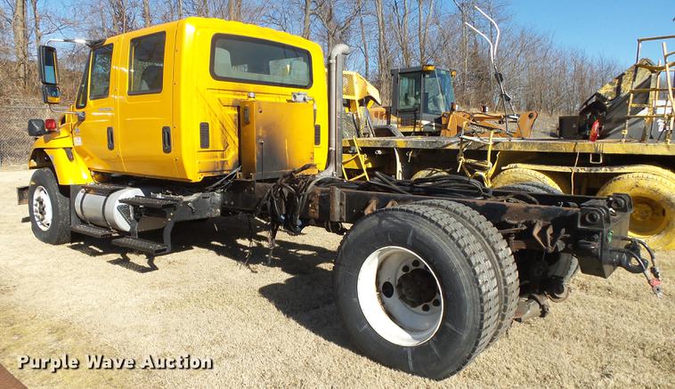 image for item DB7293 2005 International 7400 cab and chassis