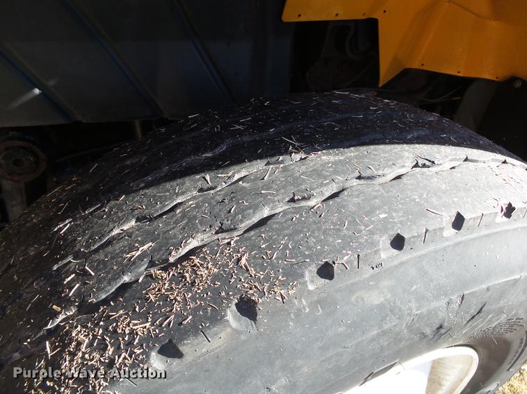 image for item DB7293 2005 International 7400 cab and chassis