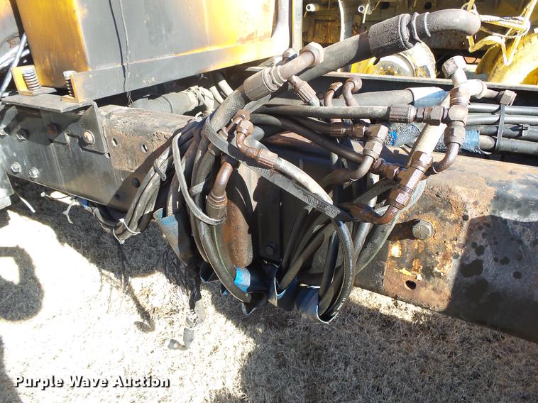 image for item DB7293 2005 International 7400 cab and chassis