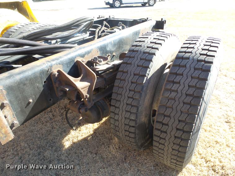 image for item DB7293 2005 International 7400 cab and chassis