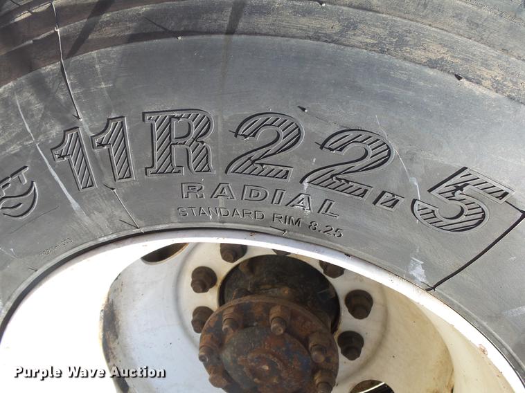 image for item DB7293 2005 International 7400 cab and chassis