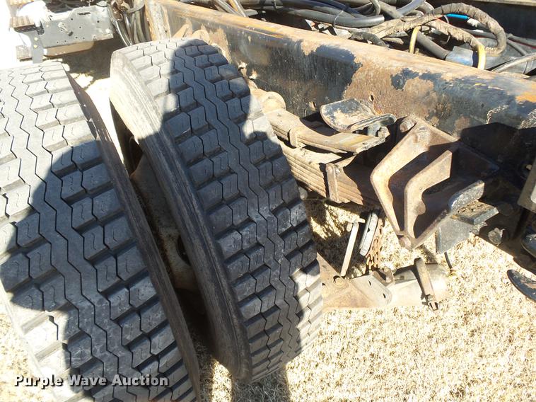 image for item DB7293 2005 International 7400 cab and chassis