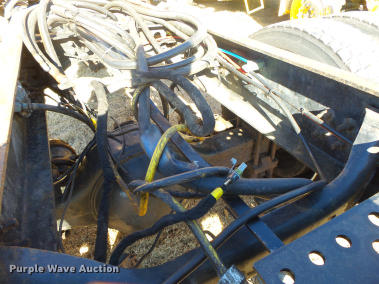 image for item DB7293 2005 International 7400 cab and chassis