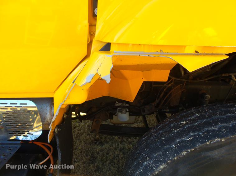 image for item DB7293 2005 International 7400 cab and chassis