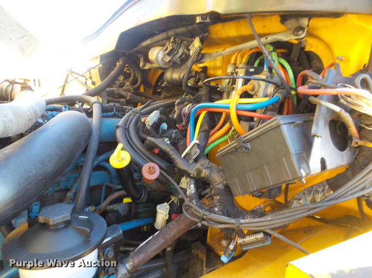 image for item DB7293 2005 International 7400 cab and chassis