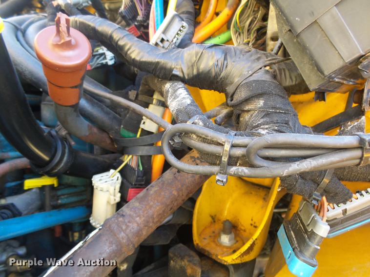 image for item DB7293 2005 International 7400 cab and chassis