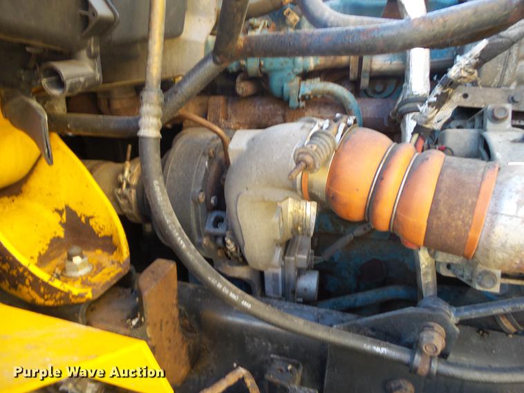 image for item DB7293 2005 International 7400 cab and chassis