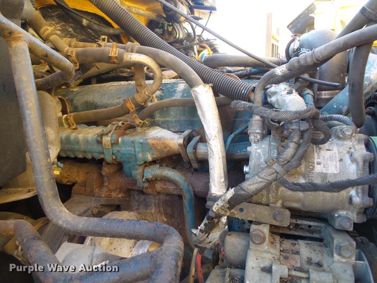 image for item DB7293 2005 International 7400 cab and chassis