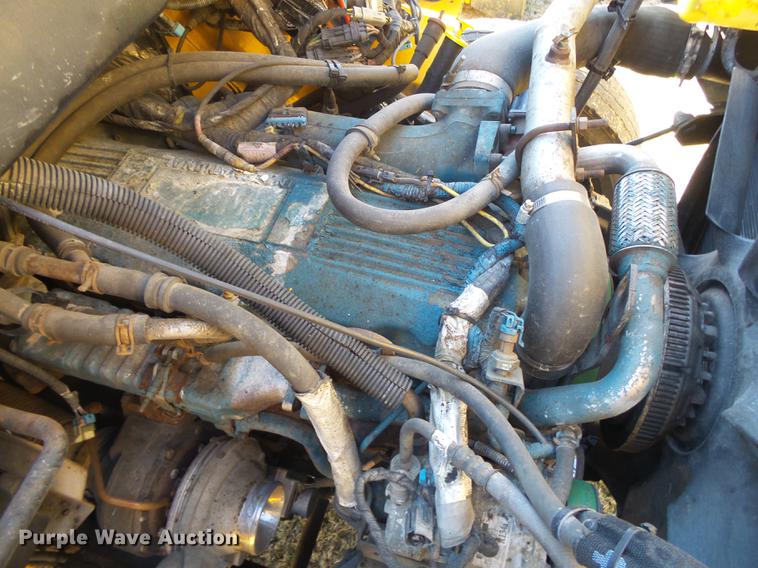 image for item DB7293 2005 International 7400 cab and chassis