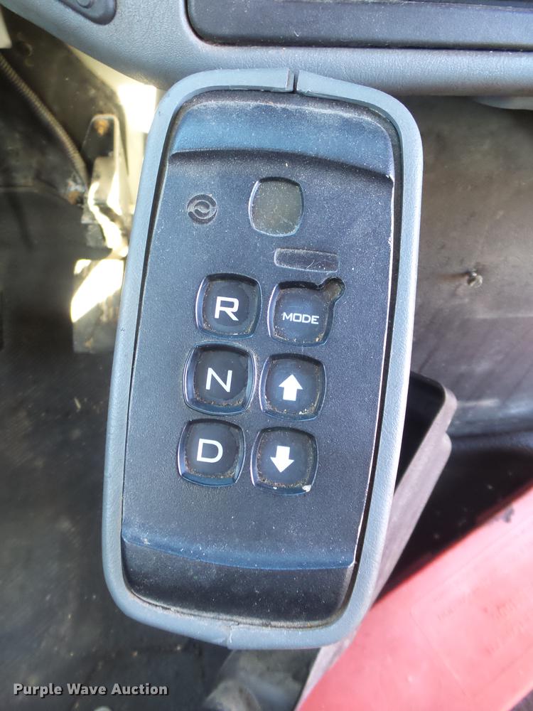 image for item DB7293 2005 International 7400 cab and chassis