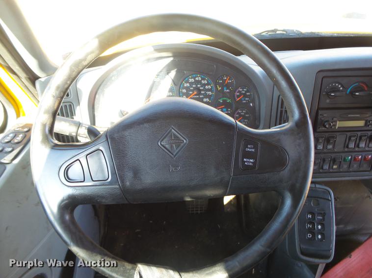 image for item DB7293 2005 International 7400 cab and chassis