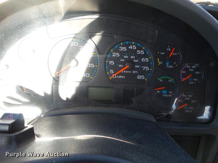 image for item DB7293 2005 International 7400 cab and chassis