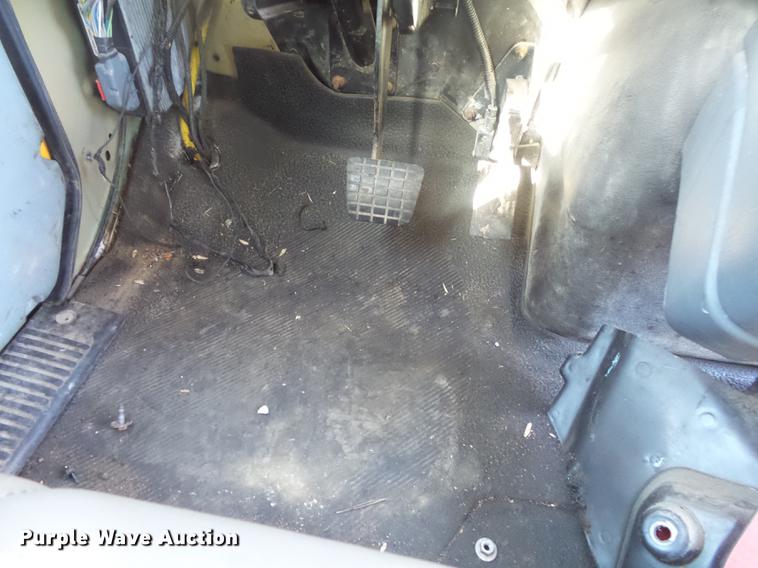 image for item DB7293 2005 International 7400 cab and chassis