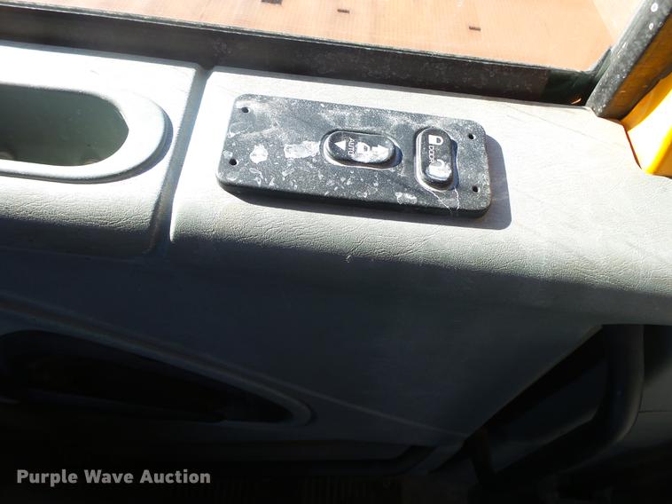 image for item DB7293 2005 International 7400 cab and chassis