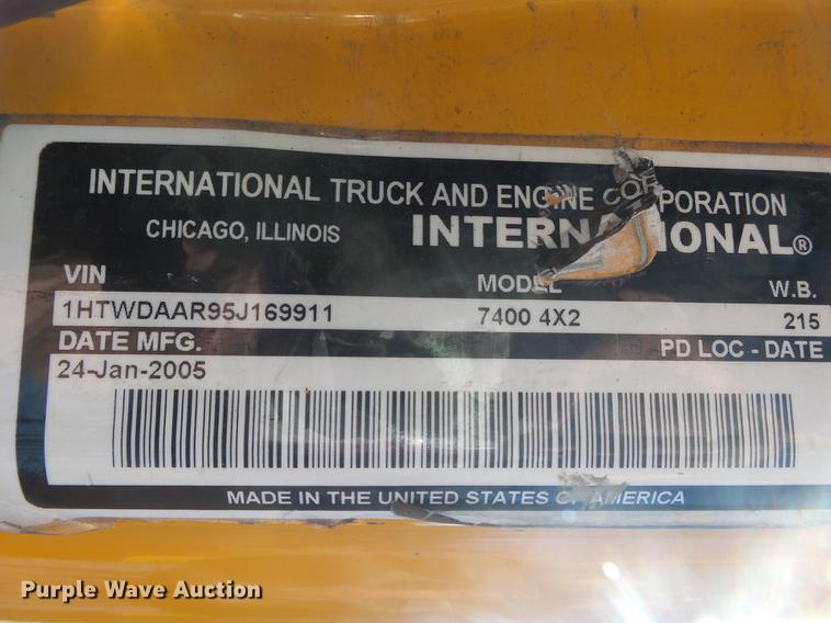 image for item DB7293 2005 International 7400 cab and chassis