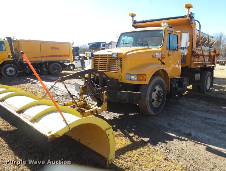 image for item DB7295 2002 International 4900 dump truck