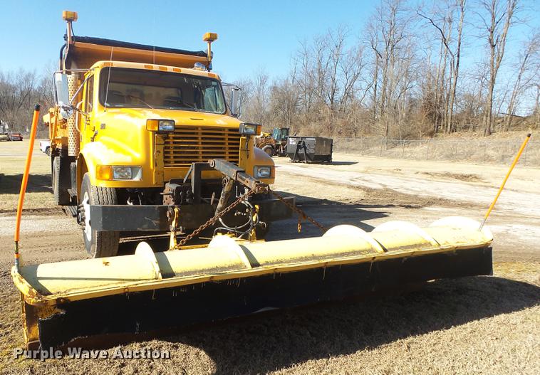 image for item DB7295 2002 International 4900 dump truck