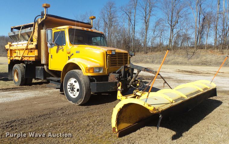 image for item DB7295 2002 International 4900 dump truck