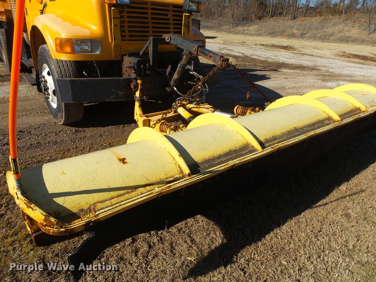 image for item DB7295 2002 International 4900 dump truck