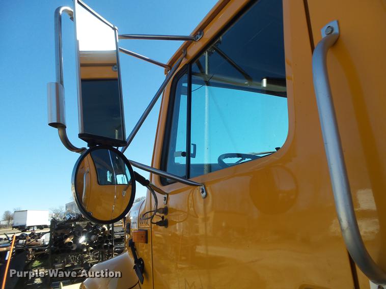 image for item DB7295 2002 International 4900 dump truck