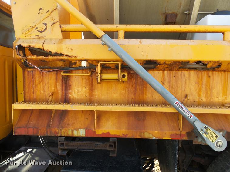 image for item DB7295 2002 International 4900 dump truck