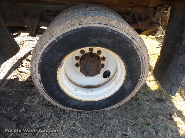 image for item DB7295 2002 International 4900 dump truck