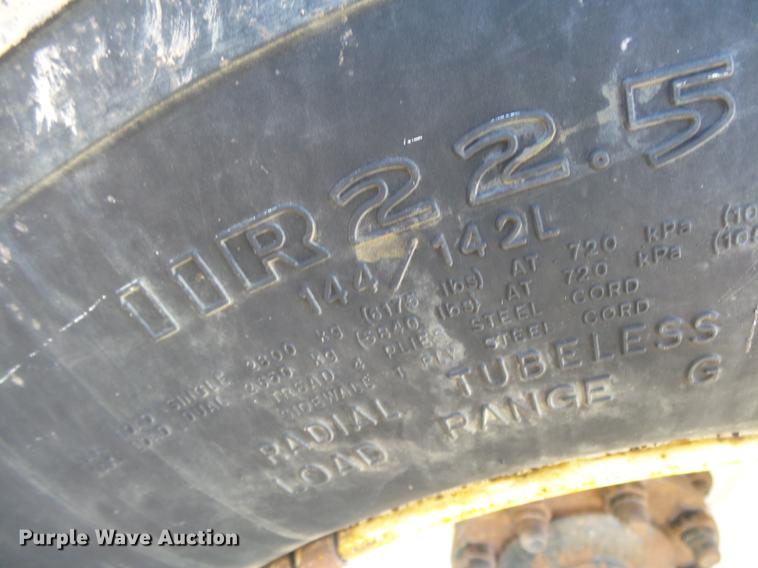 image for item DB7295 2002 International 4900 dump truck