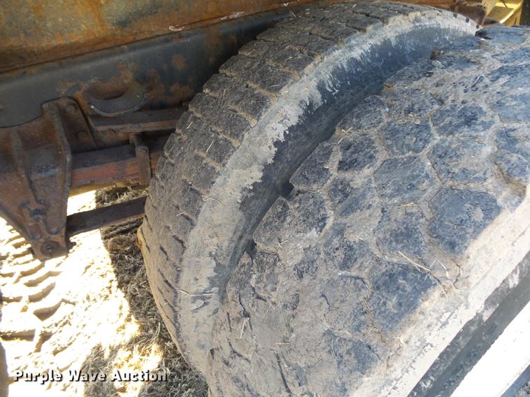 image for item DB7295 2002 International 4900 dump truck