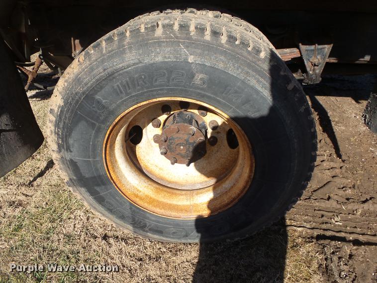 image for item DB7295 2002 International 4900 dump truck