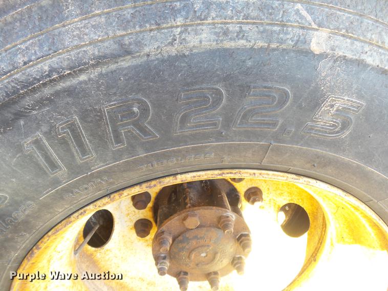 image for item DB7295 2002 International 4900 dump truck